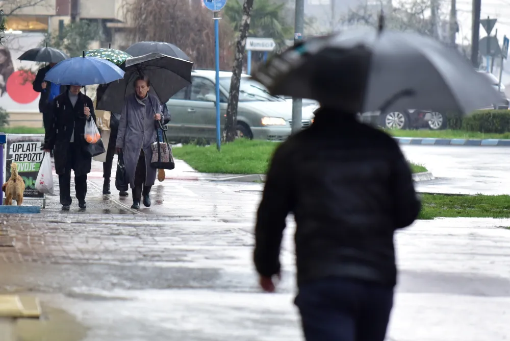 Oblačno sa ki&scaron;om i grmljavinom, na sjeveru snijeg