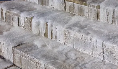 Bolje nego so: Kako se rije&scaron;iti leda na stepenicama?