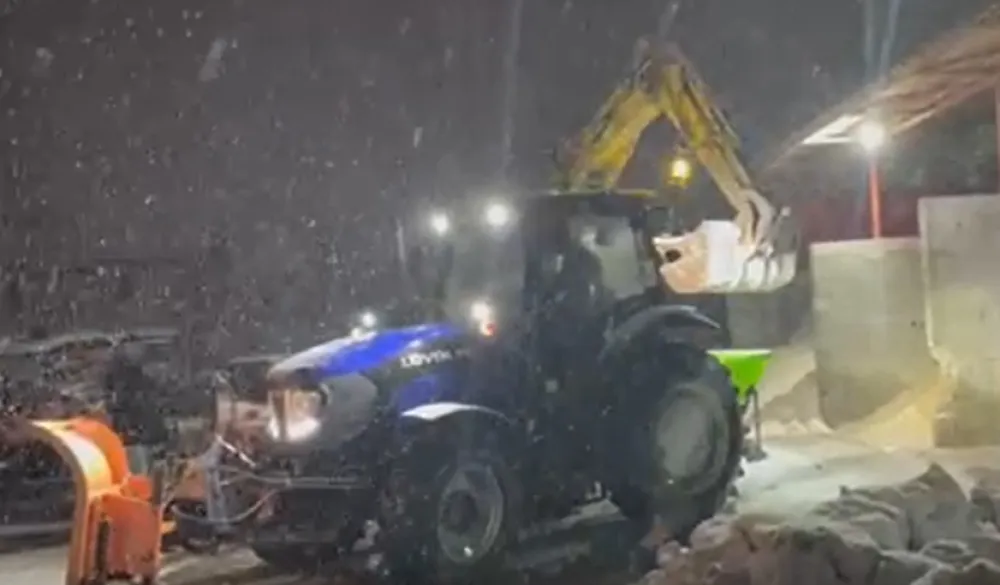 Bijelo Polje: Mehanizacija JKP "Lim" na terenu zbog prvog snijega