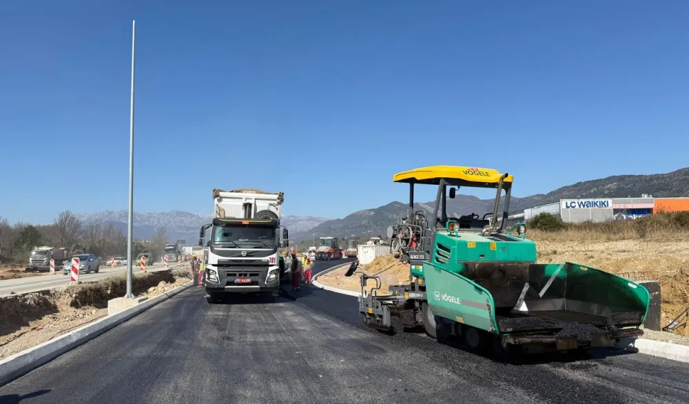 Novi problemi na izgradnji Bulevara Tivat &ndash; Jaz: Zbog "zaboravljenog" cjevovoda, &scaron;teta milion