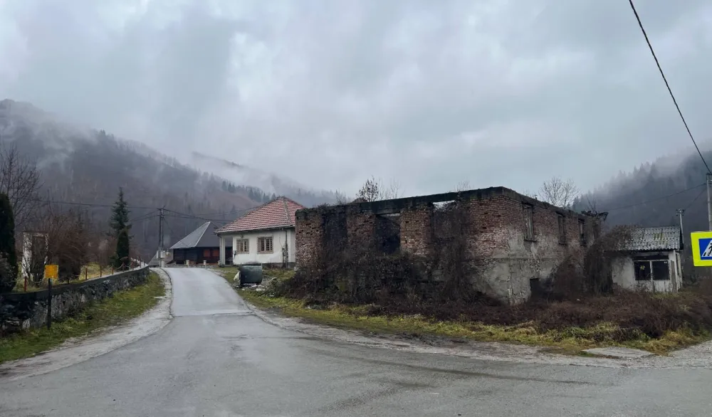 Ruinirana zgrada Zadružnog doma u Lubnicama