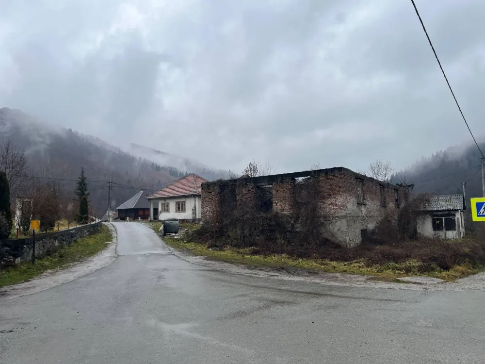 Ruinirana zgrada Zadružnog doma u Lubnicama