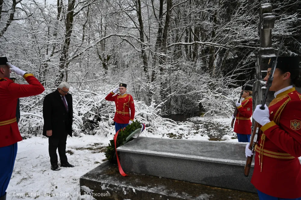 Mandić položio vijenac na spomenik junacima mojkovačke bitke