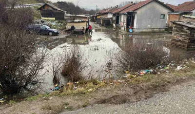 Naselje Riversajd: Smeće i otpadne vode na kućnim pragovima