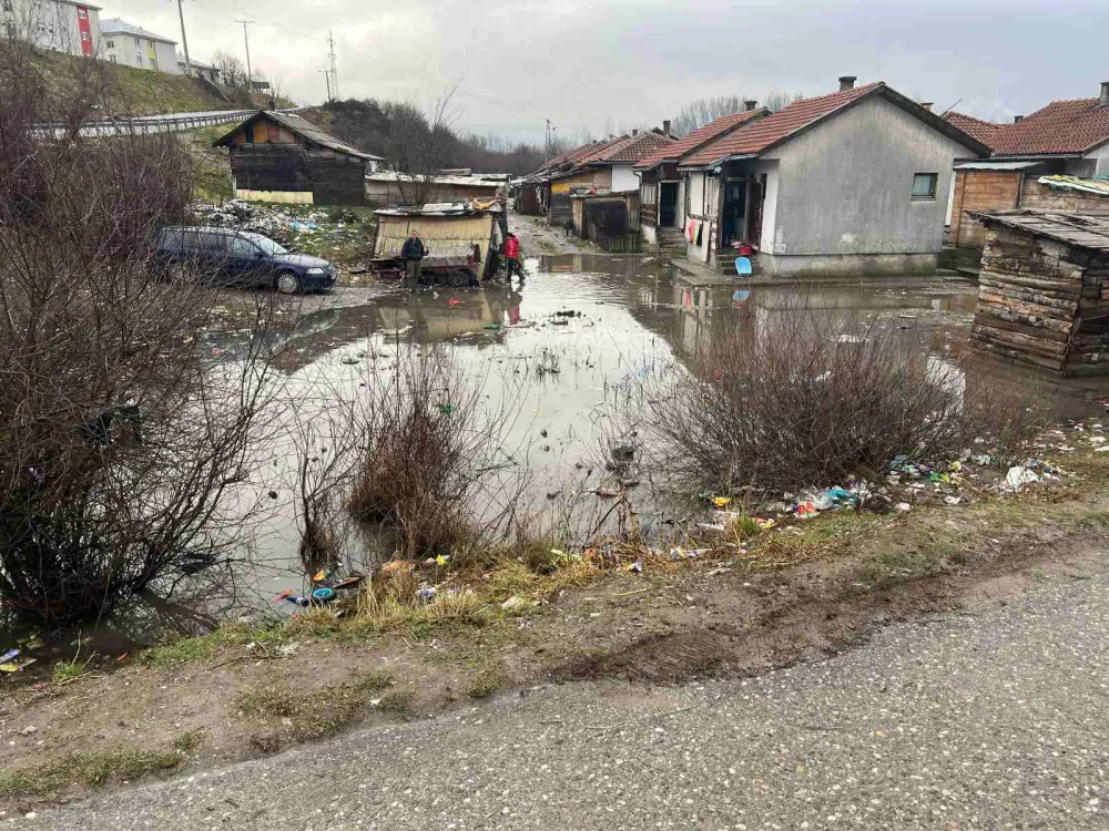 Naselje Riversajd: Smeće i otpadne vode na kućnim pragovima