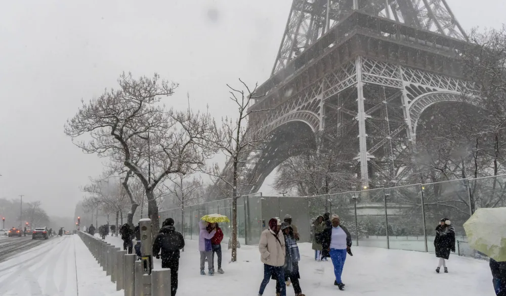 Oluja &bdquo;Goreti&rdquo; pogodila Francusku, udari vjetra do 213 kilometara na čas