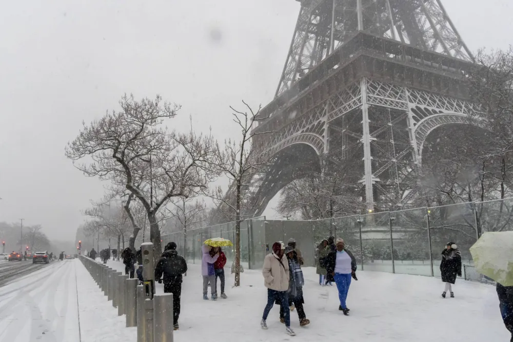 Oluja &bdquo;Goreti&rdquo; pogodila Francusku, udari vjetra do 213 kilometara na čas