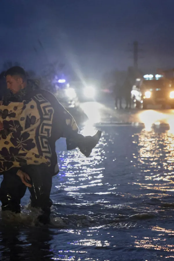 (FOTO) Poplave u Albaniji, stotine ljudi zbrinuto