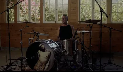 Džon Pol Džons na aukciji rasprodaje studijsku opremu i kreće u novi projekat s operskom divom