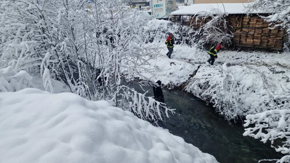 (FOTO) Berane: Ronioci iz&nbsp;Lima izvukli tijelo žene za kojom se tragalo