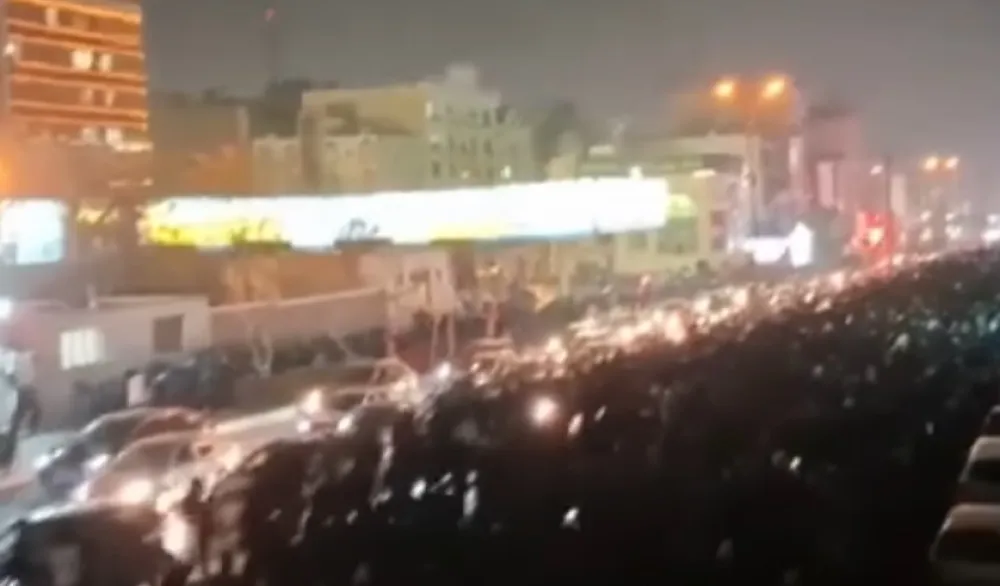 U Iranu jačaju protesti: Vlast obustavila pristup internetu, građani odsječeni od svijeta