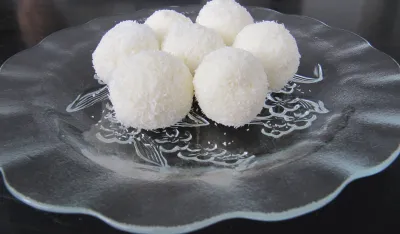 Rafaelo kuglice sa brusnicama i pistaćima