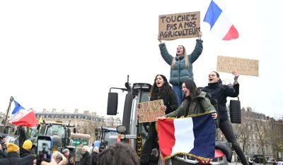 Francuski poljoprivrednici izviždali predsjednicu skup&scaron;tine