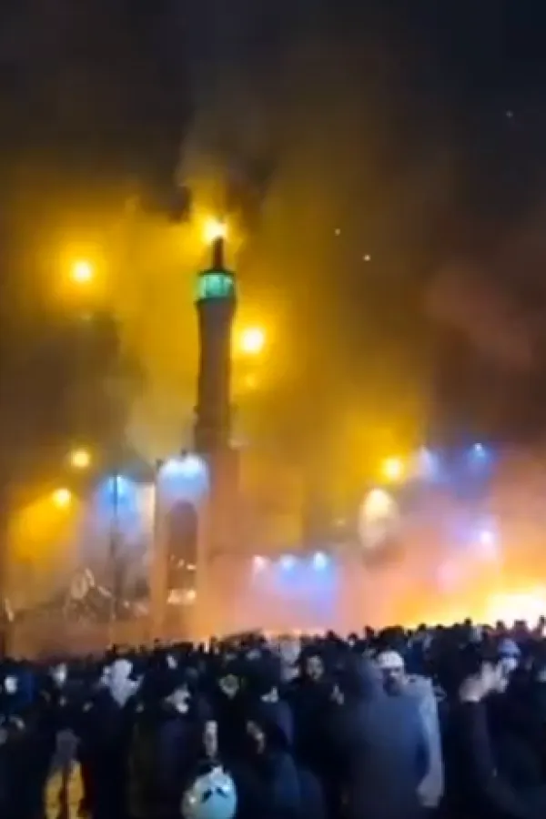 Eskalirali protesti u Iranu: Nasilni demonstranti zapalili džamiju u Teheranu