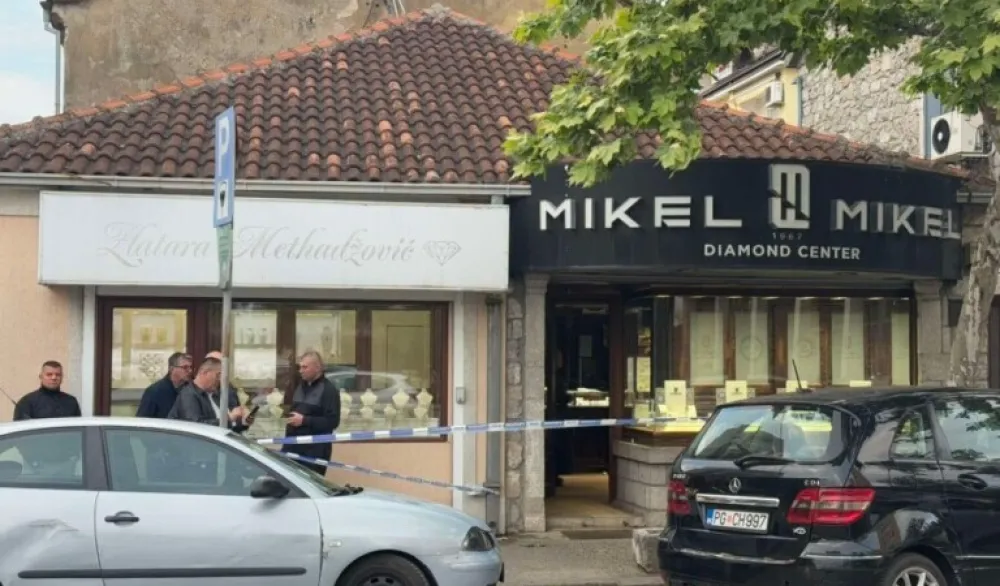 Svjedoci pljačke zlatare u Podgorici opisali dramatične scene: Do&scaron;li za burme, dočekao ih pi&scaron;tolj