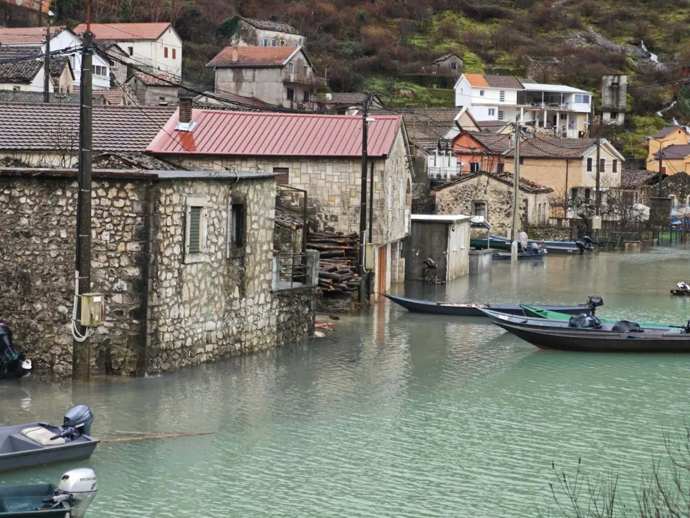 Vranjina pod vodom, jezero nastavlja da raste