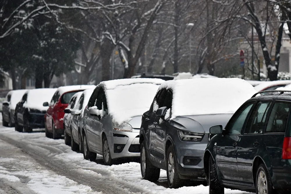 Zbog snijega saobraćaj usporen, poledica u vi&scaron;im predjelima