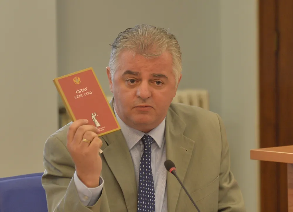 Dragan Bojović podnio ostavku na sve funkcije u DNP, ostaje poslanik