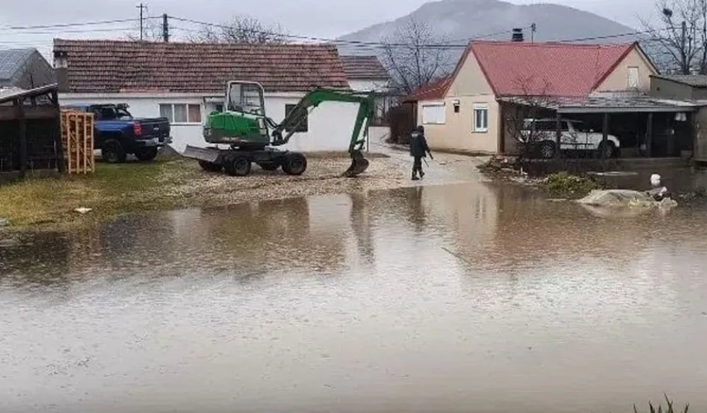 Vatrogasci-spasioci u Nik&scaron;iću imali do 30 intervencija dnevno, pomagali i susjednim op&scaron;tinama