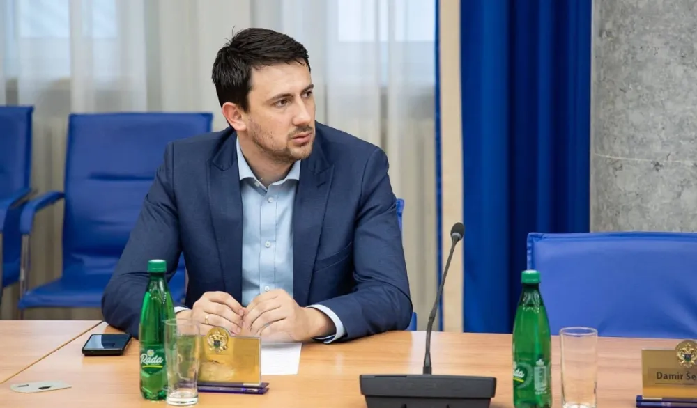 Smailović: Snimak na kojem direktor &scaron;kole pjeva četničke pjesme alarm za dru&scaron;tvo