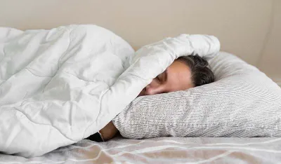 Kako vam spavanje u hladnoj sobi može pomoći da smr&scaron;ate