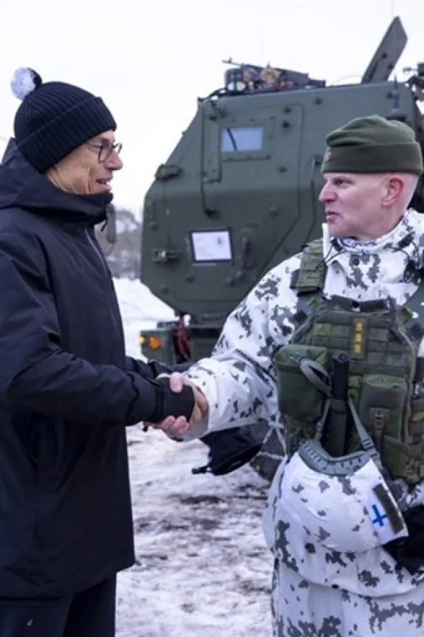 &Scaron;vedska &scaron;alje vojne oficire na Grenland