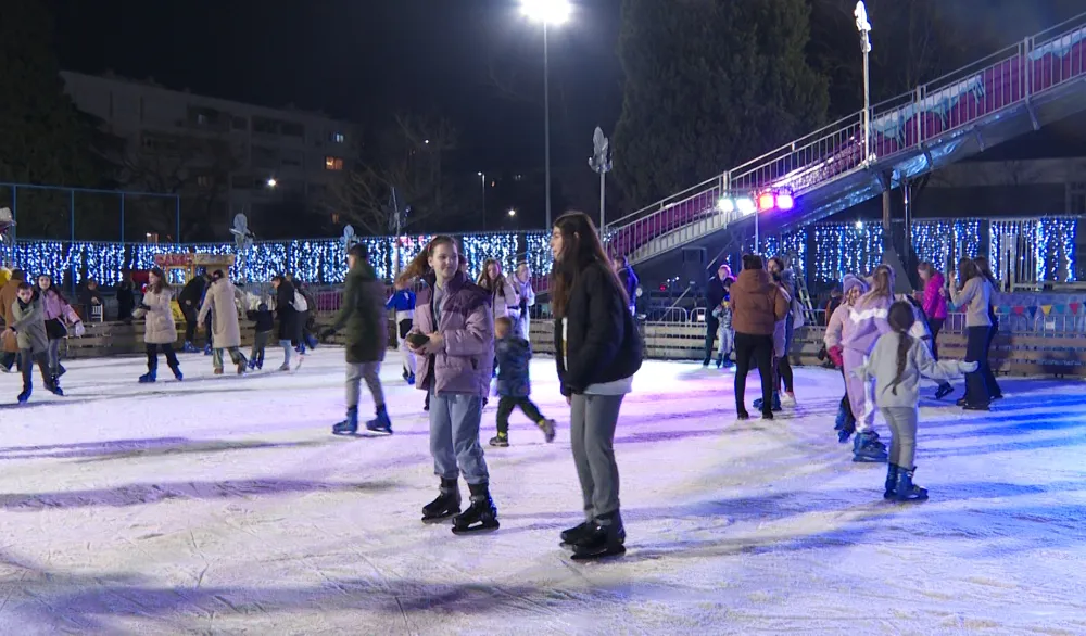 Zimska zabava i rekreacija: Podgoričko klizali&scaron;te privlači veliki broj posjetilaca