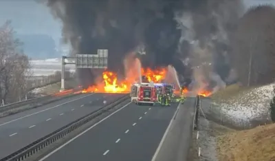 Sudar kombija i cisterne Petrola u Sloveniji izazvao veliki požar, zatvoren autoput u oba smjera