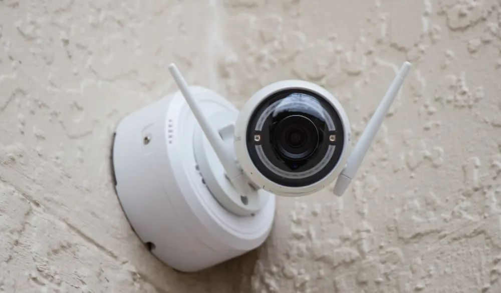 Kotor: Iz Njego&scaron;eve ulice uklonjeno pet nezakonito postavljenih nadzornih kamera