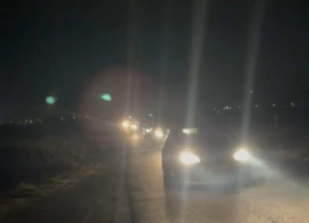 Kolona automobila kroz Botun