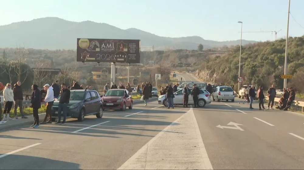 Zećani protestovali na nekoliko lokacija, blokade najavljene i sjutra