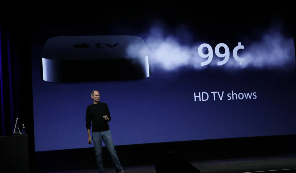 "Danas će Epl ponovo izmisliti telefon": Kako je Stiv Džobs održao istorijsku prezentaciju Ajfona