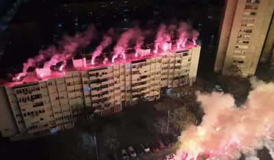 "Nenade, živi&scaron;": Bakljadom obilježili treću godi&scaron;njicu smrti druga kojeg su talasi odvukli u more