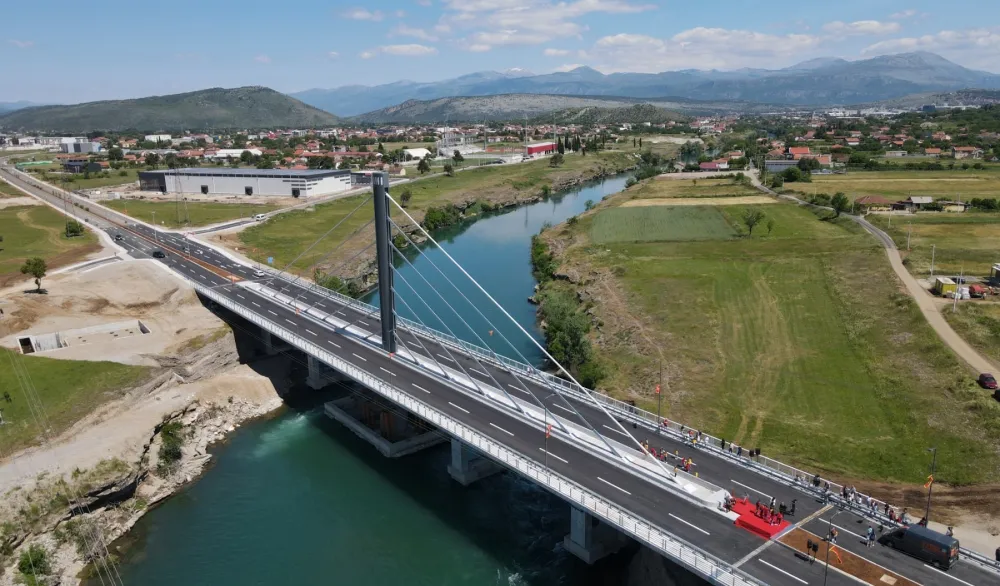 Uhap&scaron;eni Budvanin i Podgoričanin zbog vožnje suprotnom trakom na Bulevaru Luča