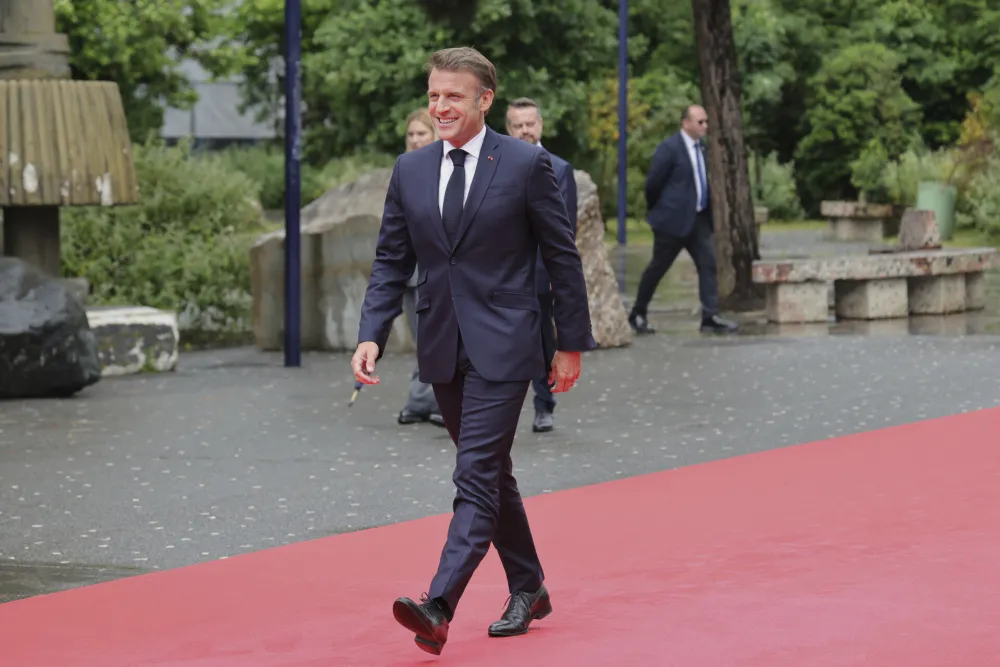 Ako Tramp uvede tarife, Makron će aktivirati instrument EU protiv prinude