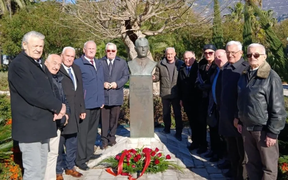 Budva: Polaganjem cvijeća odata počast narodnom heroju Marku Stani&scaron;iću