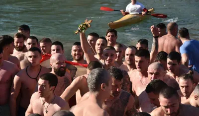 (FOTO/VIDEO) Sava Turović prvi do krsta u Podgorici, &Scaron;ćekić u Bijelom Polju, Đorojević u Nik&scaron;iću