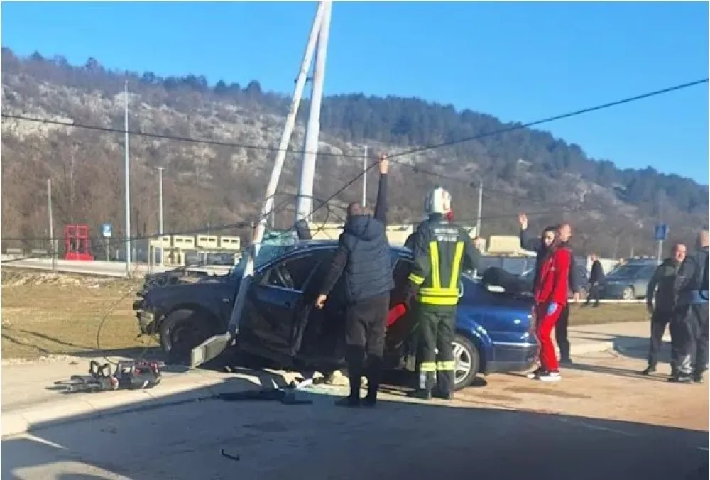 Saobraćajna nezgoda u Nik&scaron;iću, jedna osoba teže povrijeđena