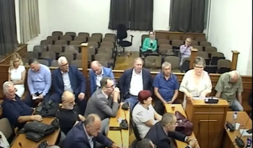 Mo&scaron;trokol ćuti, Pavličić ne zna za pritiske