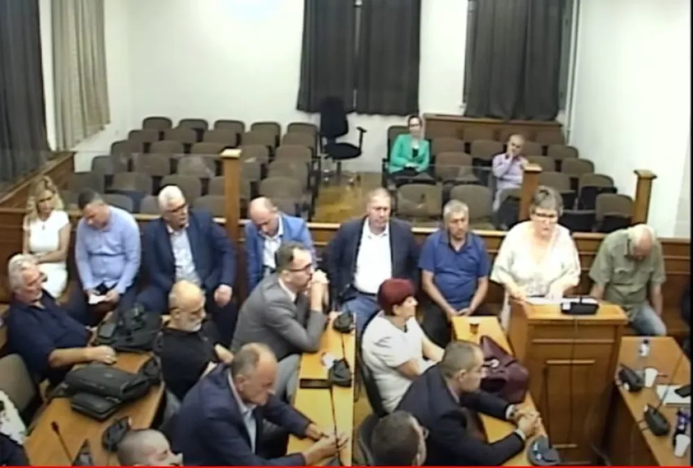 Mo&scaron;trokol ćuti, Pavličić ne zna za pritiske