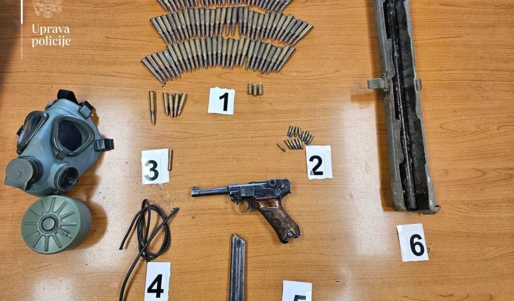 Berane: Pretresom pronađeni pi&scaron;tolj, municija i drugi predmeti, krivična prijava protiv jedne osobe
