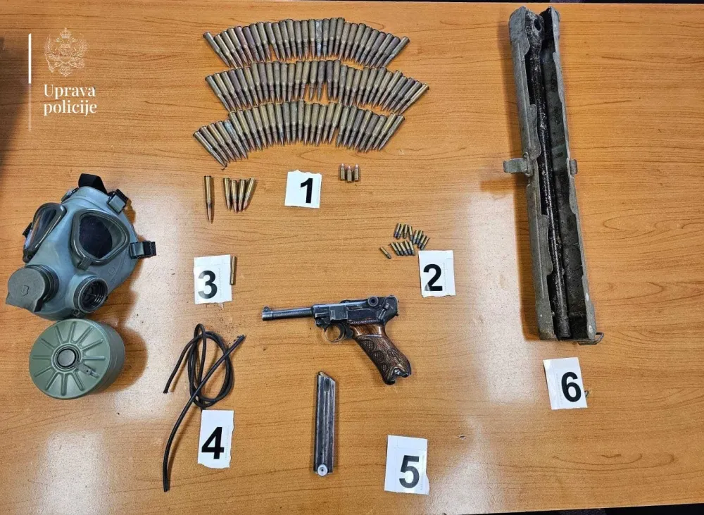 Berane: Pretresom pronađeni pi&scaron;tolj, municija i drugi predmeti, krivična prijava protiv jedne osobe