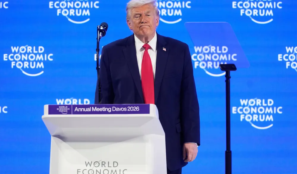 (VIDEO) Gaf Trampa u Davosu: Tokom govora pomije&scaron;ao Grenland i Island