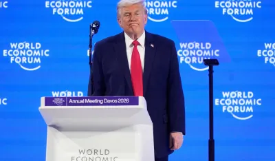 (VIDEO) Gaf Trampa u Davosu: Tokom govora pomije&scaron;ao Grenland i Island