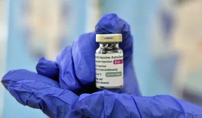 Vakcina Astra Zeneka ostala u upotrebi uprkos hiljadama prijava srčanih oboljenja