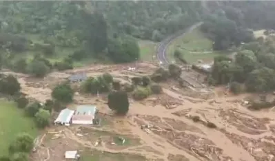 (FOTO/VIDEO) Poplave i odroni na Novom Zelandu, traga se za nestalima