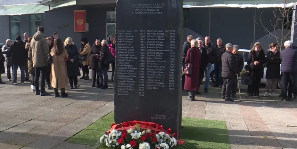 Porodice stradalih u željezničkoj nesreći na Bioču položile&nbsp;cvijeće