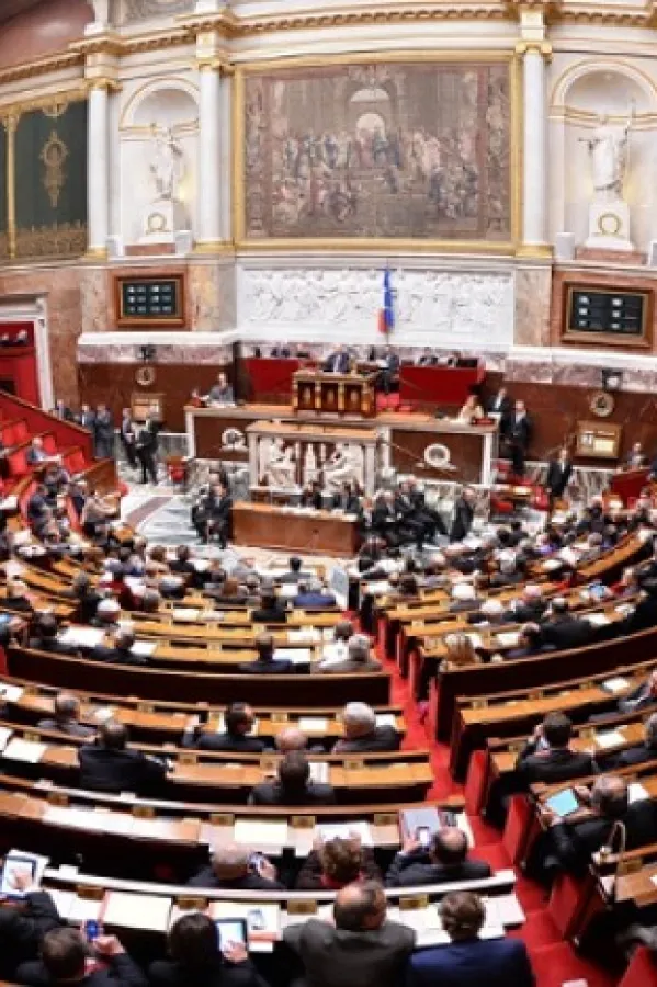 Francuska vlada preživjela glasanje o nepoverenju