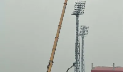 Demontiran reflektor stadiona DG Arena