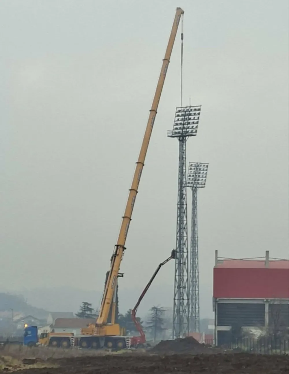 Demontiran reflektor stadiona DG Arena